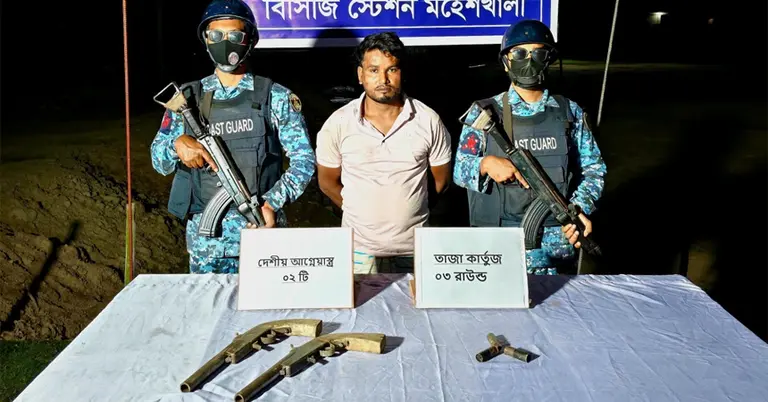 গ্রেপ্তার জলদস্যু